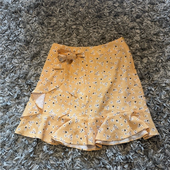 Women’s Yellow Skirt - Picture 2 of 5